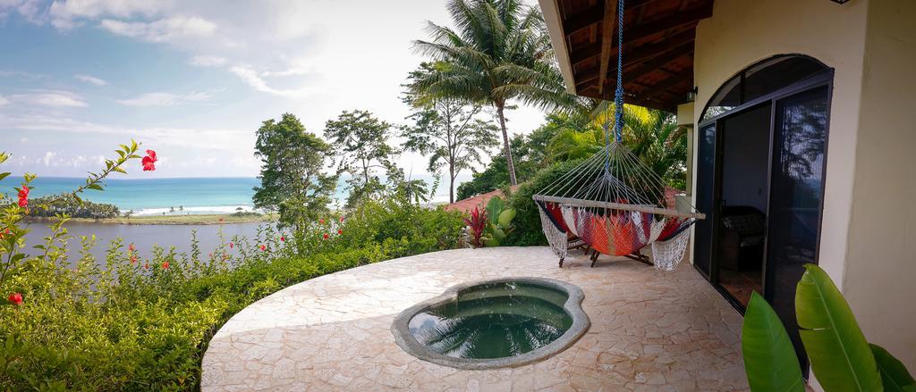Lagunavista Villas Carate Ngoại thất bức ảnh