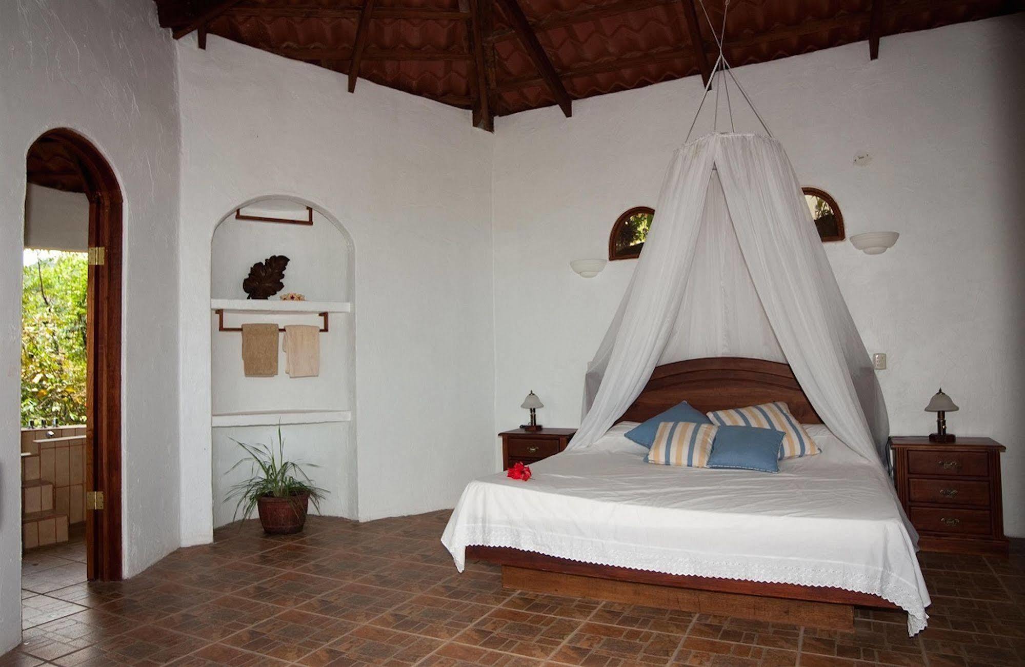 Lagunavista Villas Carate Ngoại thất bức ảnh