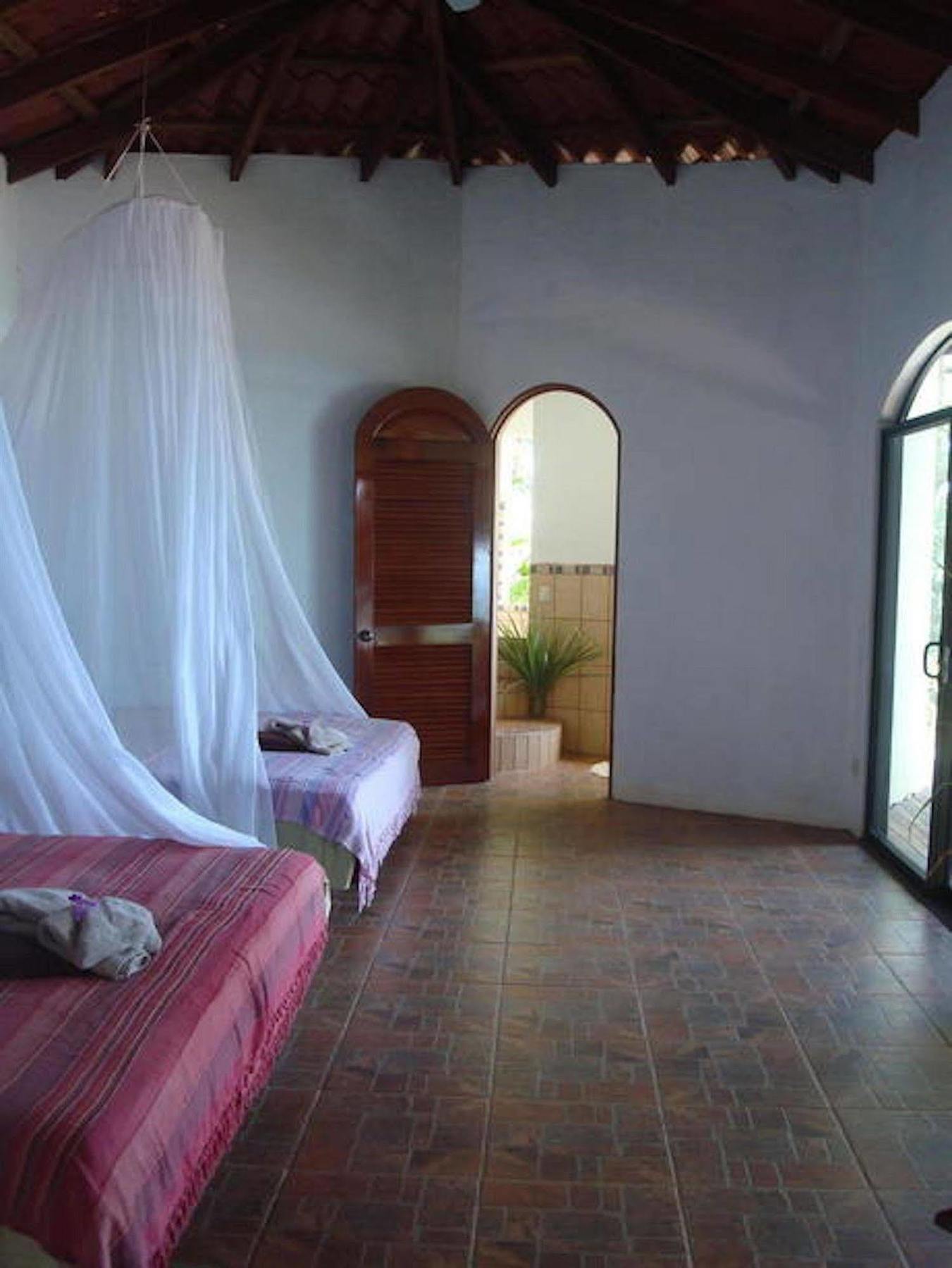 Lagunavista Villas Carate Ngoại thất bức ảnh