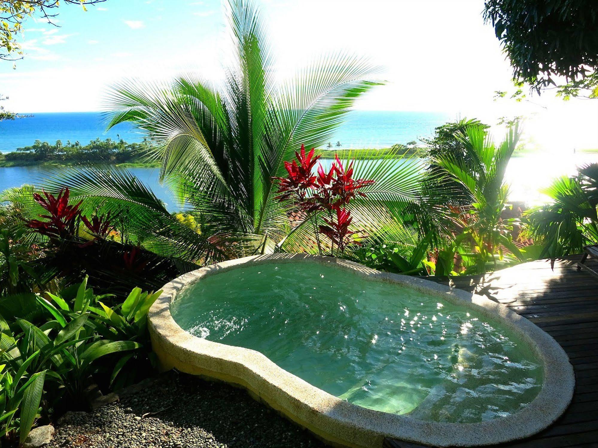 Lagunavista Villas Carate Ngoại thất bức ảnh